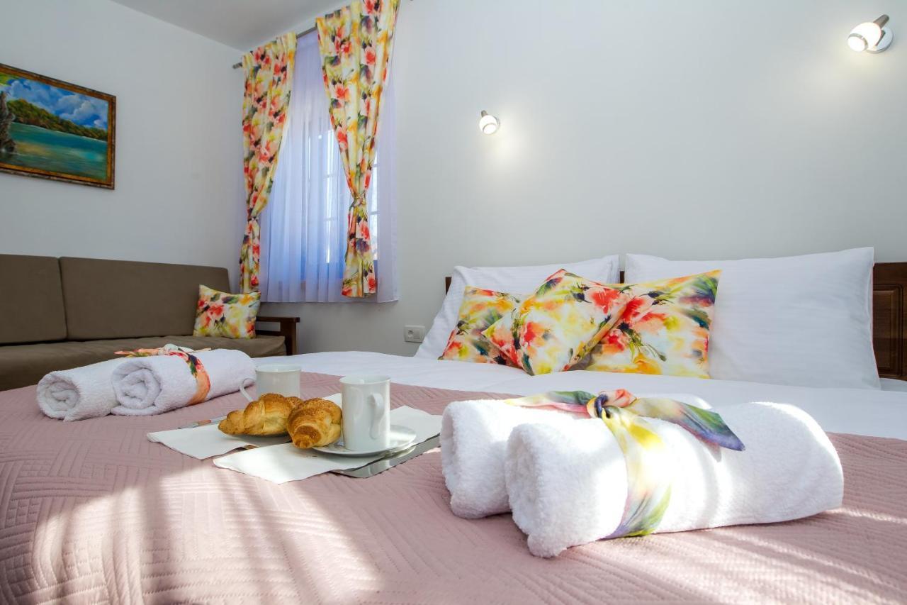 B&B Lady Of The Lake Jezerce Esterno foto