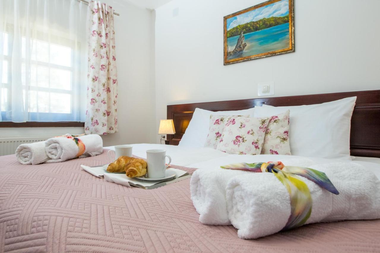 B&B Lady Of The Lake Jezerce Esterno foto