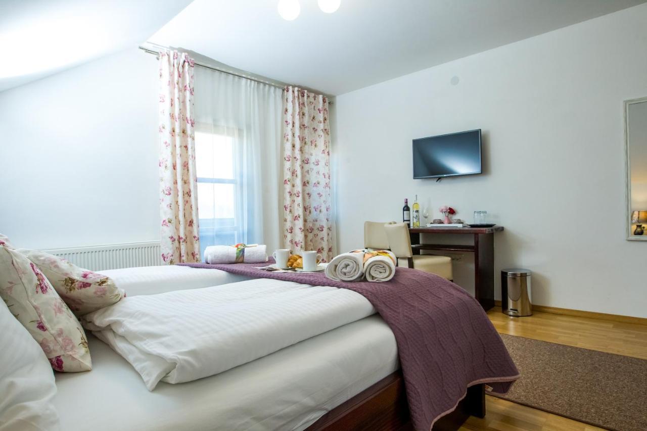 B&B Lady Of The Lake Jezerce Esterno foto